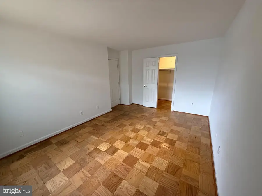 2911 Charing Cross Rd #6, Falls Church, VA 22042 - #3