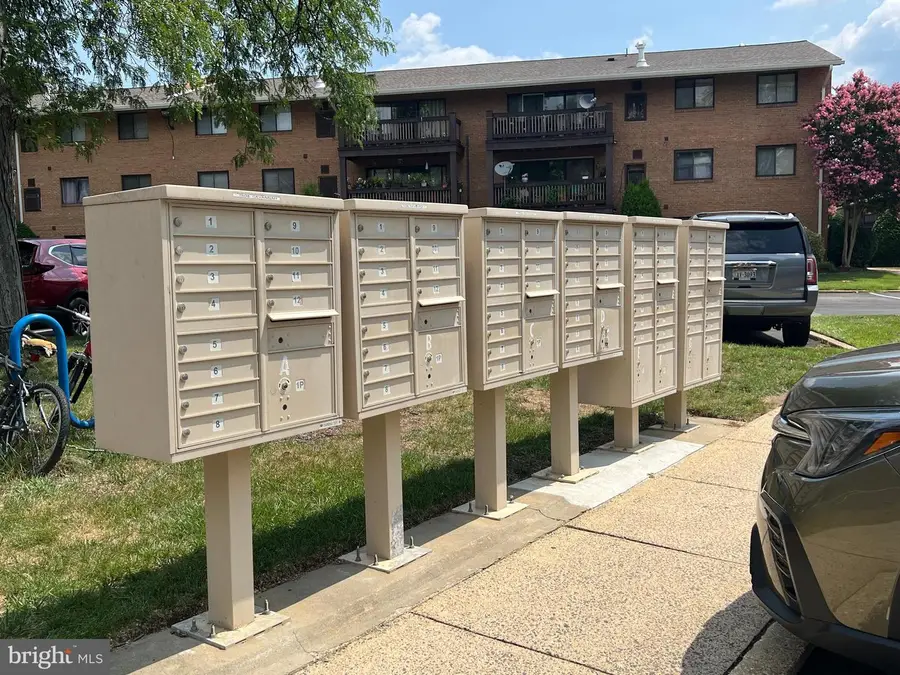 7600 Savannah St #102, Falls Church, VA 22043 - #2