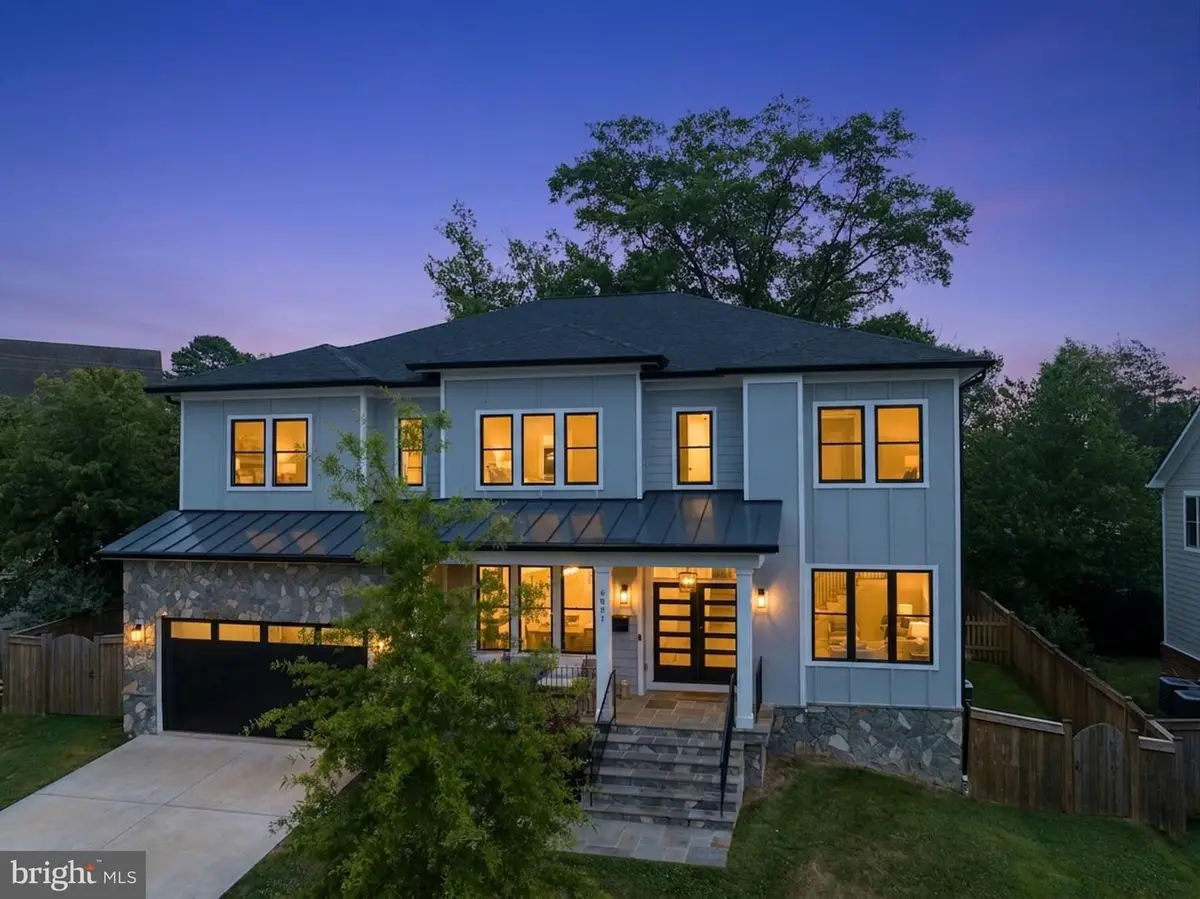 6821 Dean Dr, McLean, VA 22101 - #1