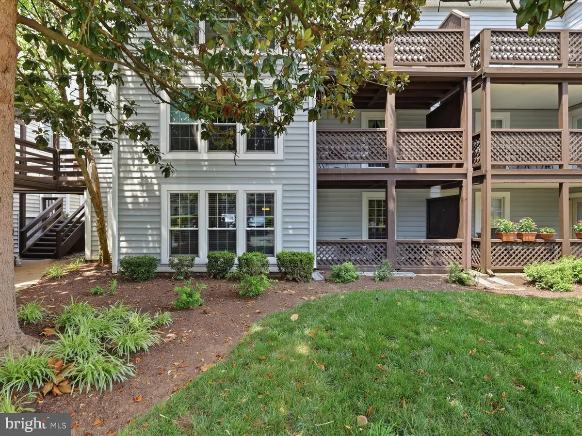 10010 Oakton Terrace Rd #10010, Oakton, VA 22124 - #1