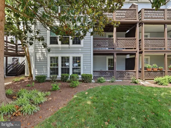 10010 Oakton Terrace Rd #10010, OAKTON, VA 22124