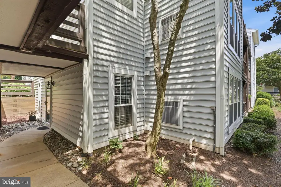 10010 Oakton Terrace Rd #10010, Oakton, VA 22124 - #3