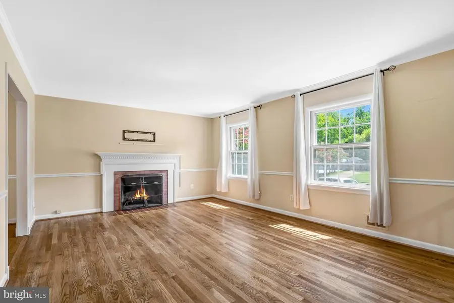 8010 Candlewood Dr, Alexandria, VA 22306 - #3