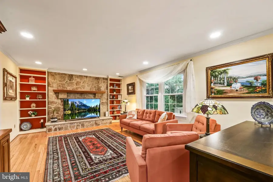 10915 Belgravia Ct, Great Falls, VA 22066 - #2