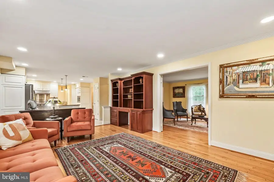 10915 Belgravia Ct, Great Falls, VA 22066 - #3