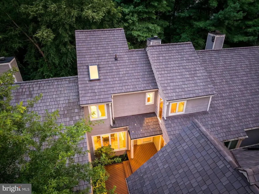 11565 Brass Lantern Ct, Reston, VA 20194 - #3