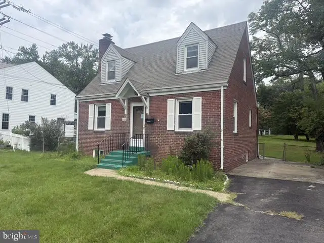2414 Fairview Dr, Alexandria, VA 22306 - #1