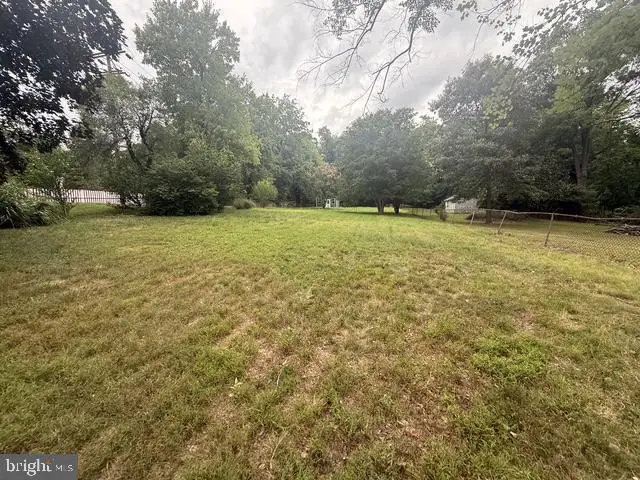 2414 Fairview Dr, Alexandria, VA 22306 - #3
