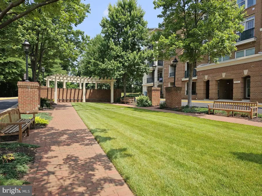 2907 Saintsbury Plz #404, Fairfax, VA 22031 - #2