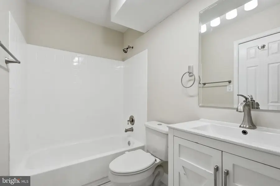14462 Four Chimney Dr, Centreville, VA 20120 - #3