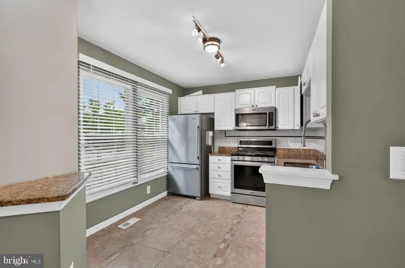6221 Bella Dr, Centreville, VA 20121 - #3