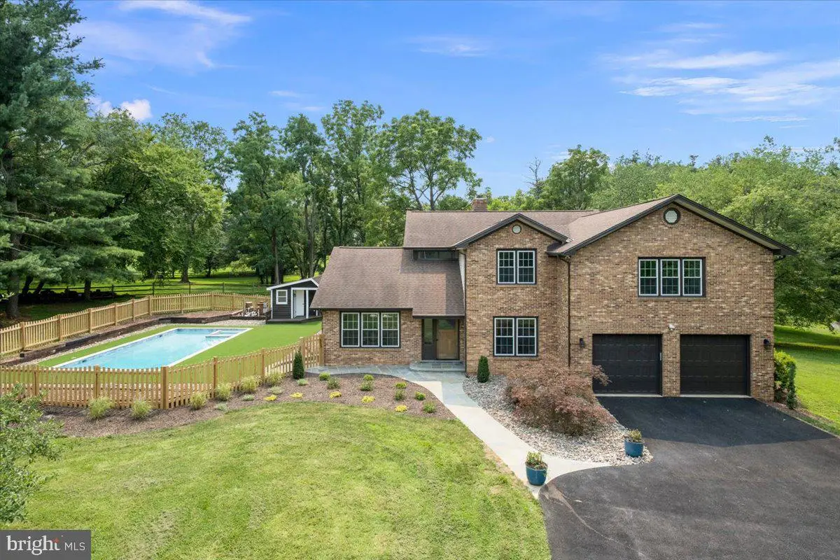 353 Gallop Wood Pl, Great Falls, VA 22066 - #1