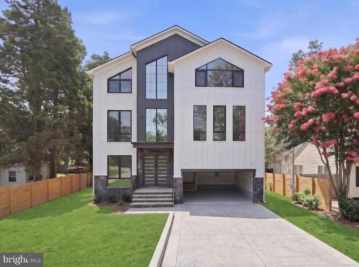 6931 Oak Ridge Rd, Falls Church, VA 22042 - #1