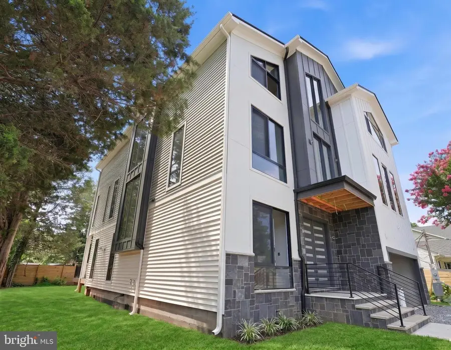 6931 Oak Ridge Rd, Falls Church, VA 22042 - #2