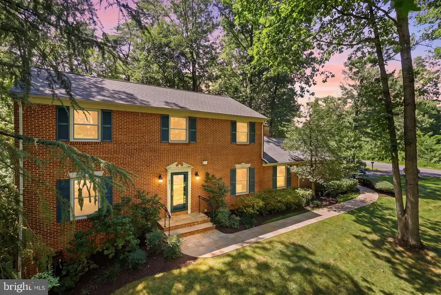 10811 Midsummer Dr, Reston, VA 20191 - #2
