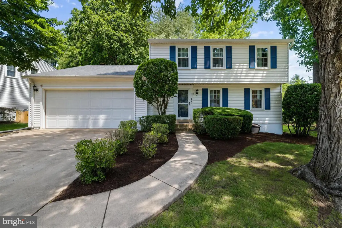 14564 Woodland Ridge Dr, Centreville, VA 20121 - #1