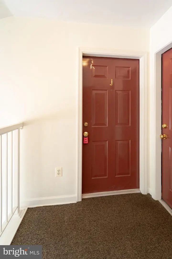 7505 Calderon Ct #j, Alexandria, VA 22306 - #3