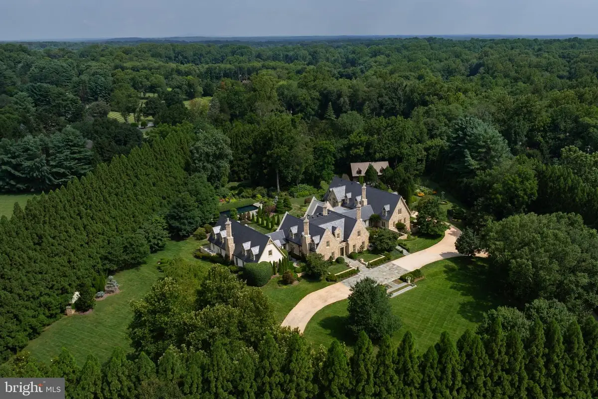 576 Innsbruck Ave, Great Falls, VA 22066 - #1
