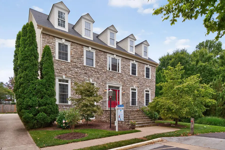 10345 Southam Ln, Oakton, VA 22124 - #2
