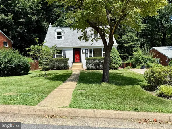 6506 Oakwood Dr, FALLS CHURCH, VA 22041