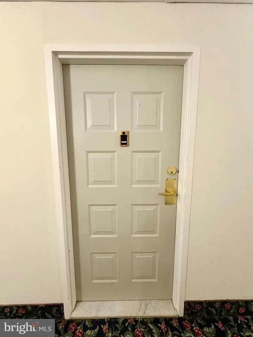 6800 Fleetwood Rd #208, McLean, VA 22101 - #1