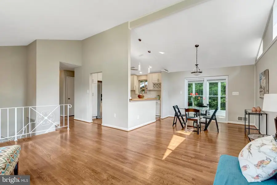 8622 Kenilworth Dr, Springfield, VA 22151 - #3