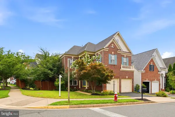 8181 Usher Dr, LORTON, VA 22079