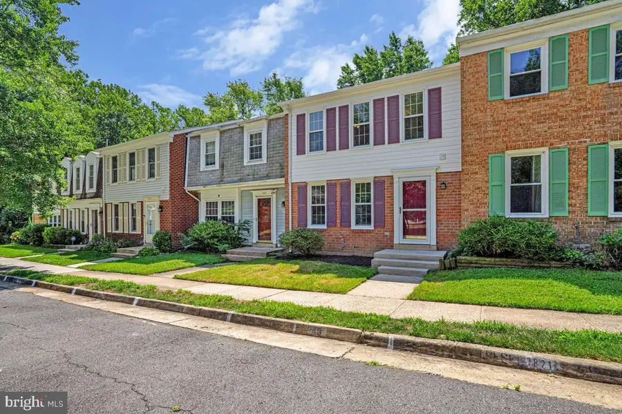 7821 Groveland Sq, Springfield, VA 22153 - #3