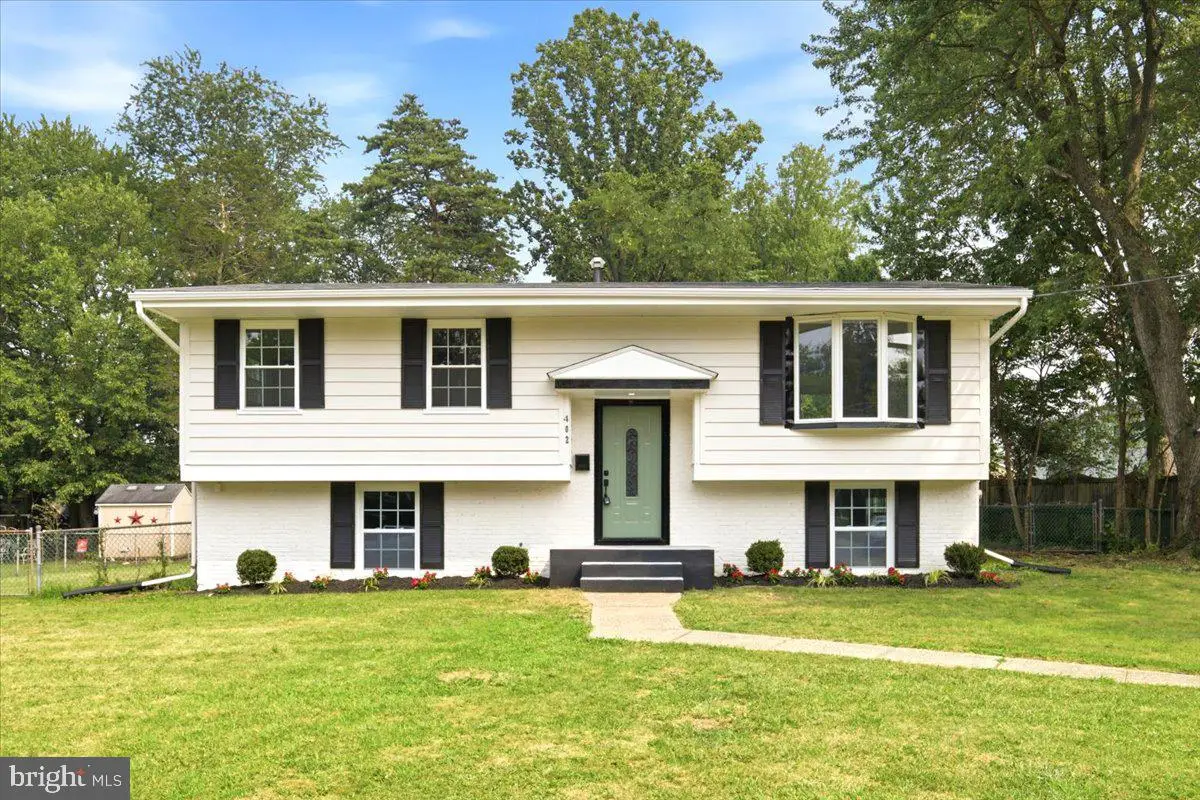 402 Pickett Ln, Herndon, VA 20170 - #1