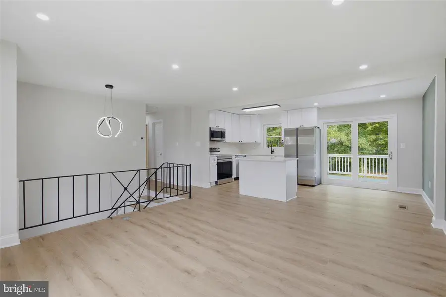 402 Pickett Ln, Herndon, VA 20170 - #3