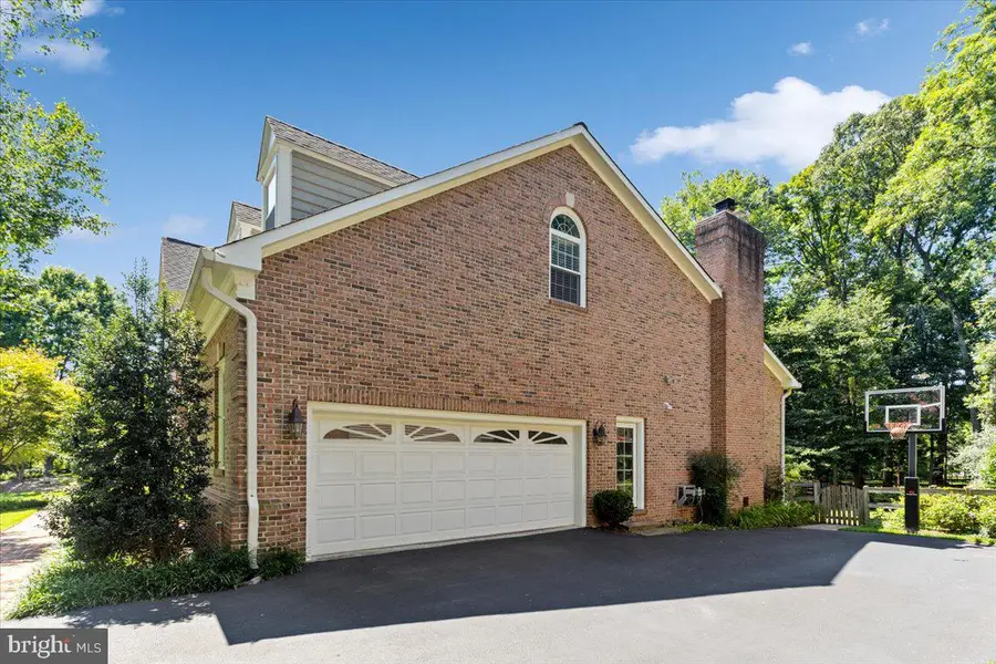 3285 Willow Glen Dr, Herndon, VA 20171 - #2