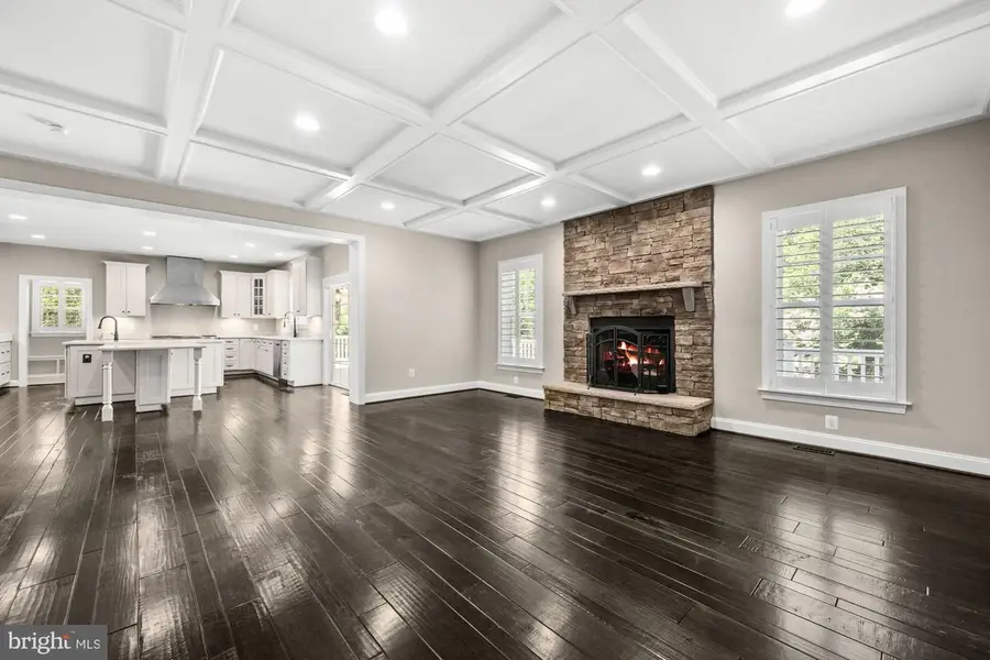 8404 Stonewall Dr, Vienna, VA 22180 - #3
