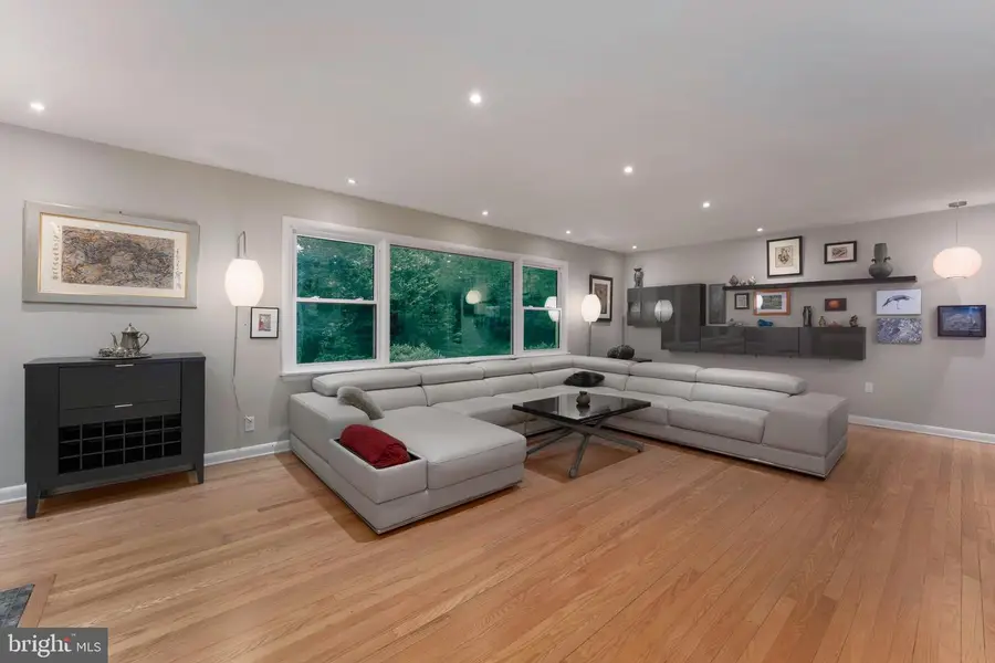 3152 Holmes Run Rd, Falls Church, VA 22042 - #2