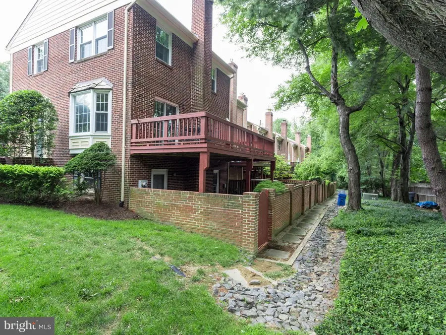 6859 Williamsburg Pond Ct, Falls Church, VA 22043 - #3