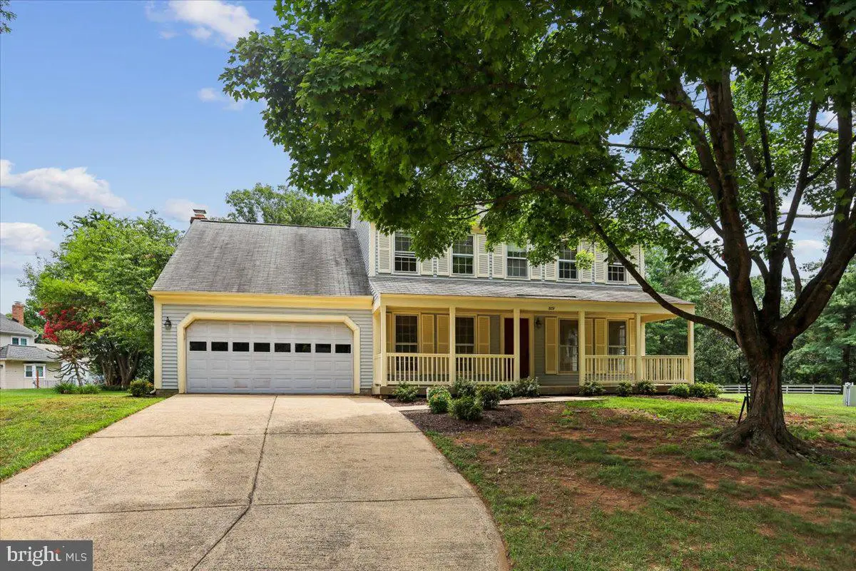 3231 Nestlewood Dr, Herndon, VA 20171 - #1