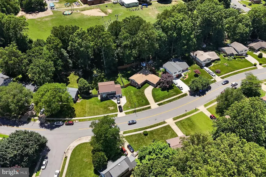 5010 Gainsborough Dr, Fairfax, VA 22032 - #2