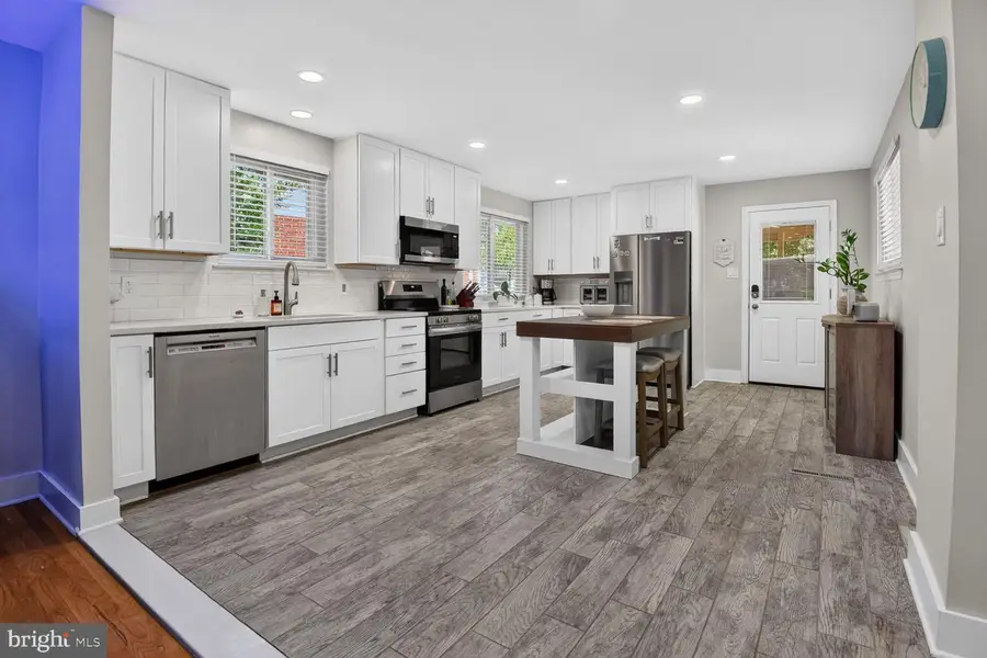 5010 Gainsborough Dr, Fairfax, VA 22032 - #3