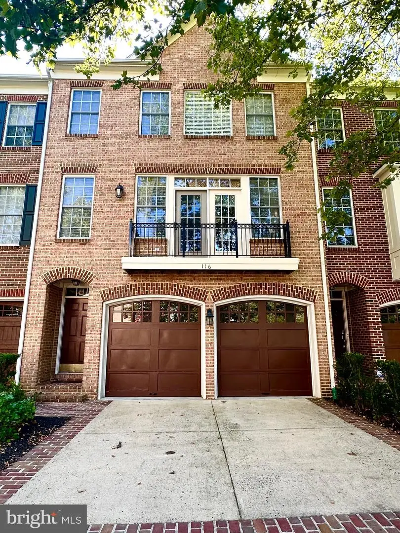 116 Herndon Mill Cir, Herndon, VA 20170 - #1