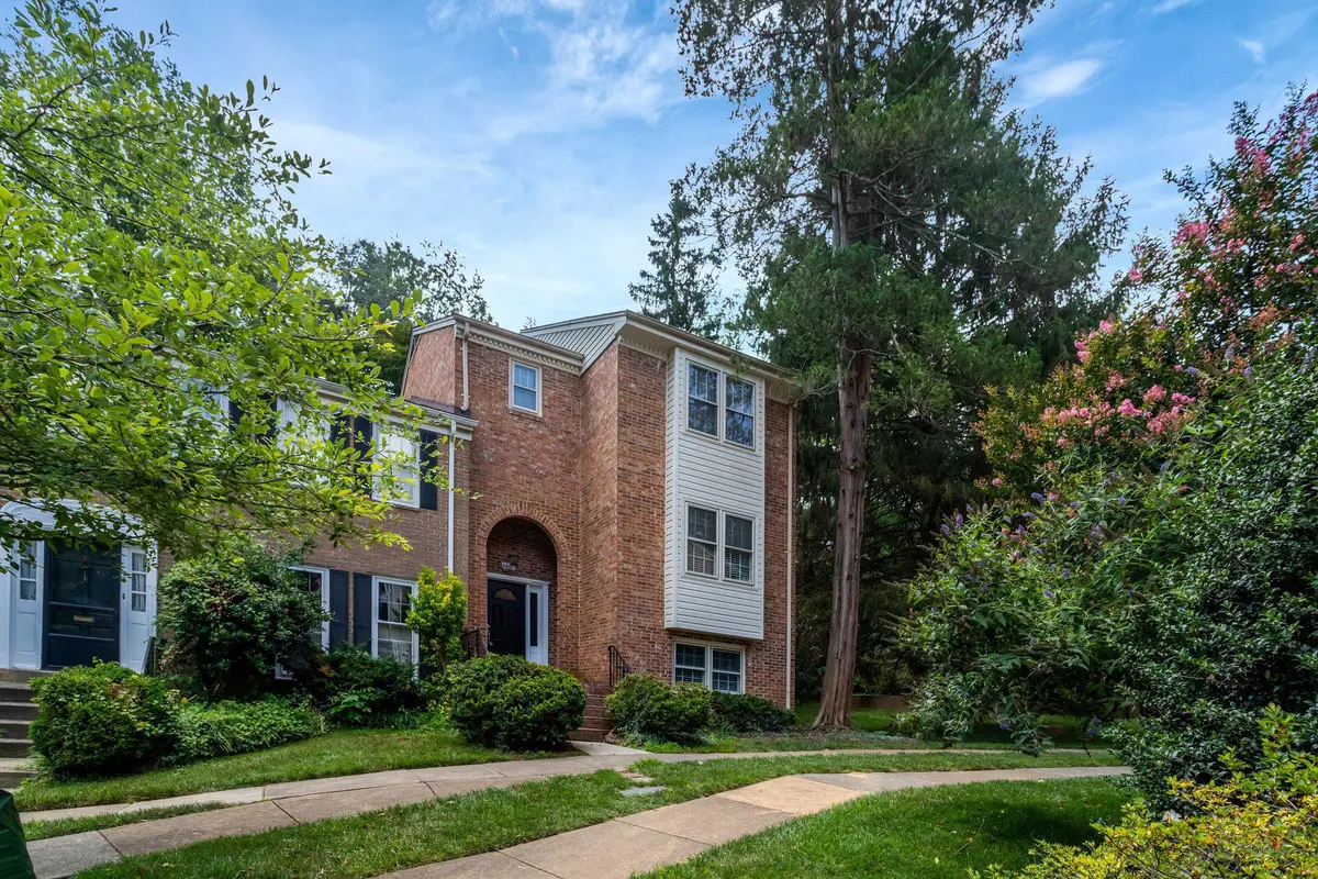 6607 Midhill Pl, Falls Church, VA 22043 - #1