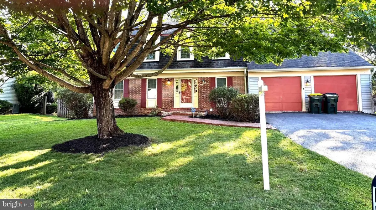 5710 Mackenzie St, Centreville, VA 20120 - #1