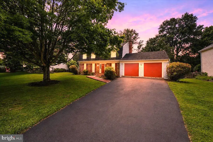 5710 Mackenzie St, Centreville, VA 20120 - #2