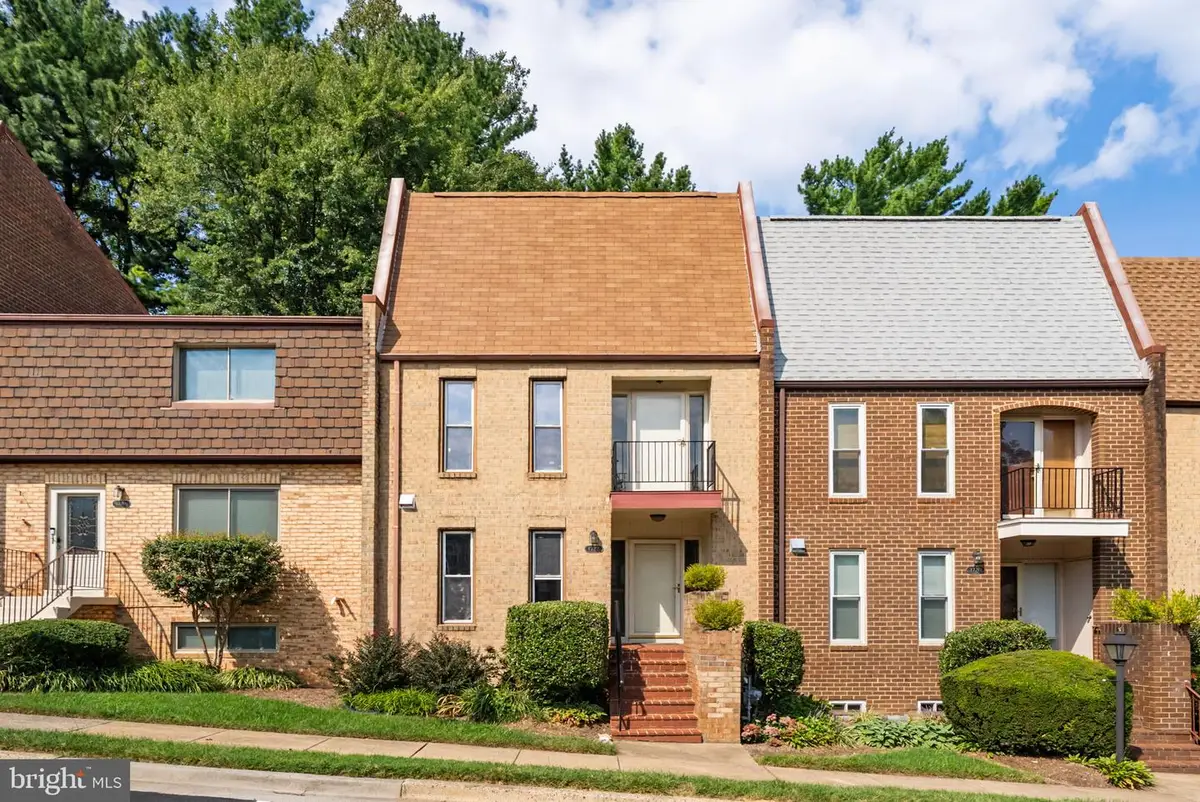 1722 Cy Ct, Vienna, VA 22182 - #1