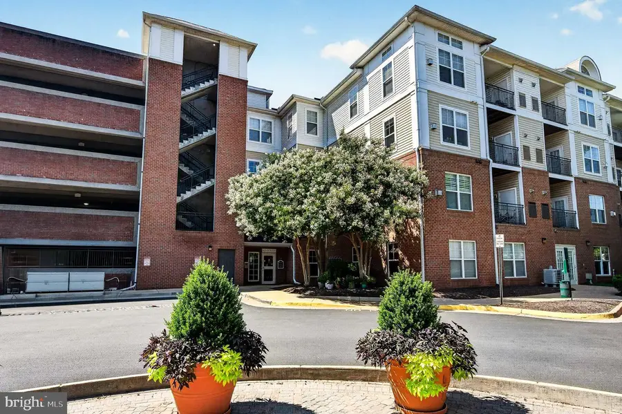 3830 Lightfoot St #325, Chantilly, VA 20151 - #3