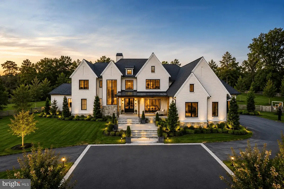 9910 Deerfield Pond Dr, Great Falls, VA 22066 - #1