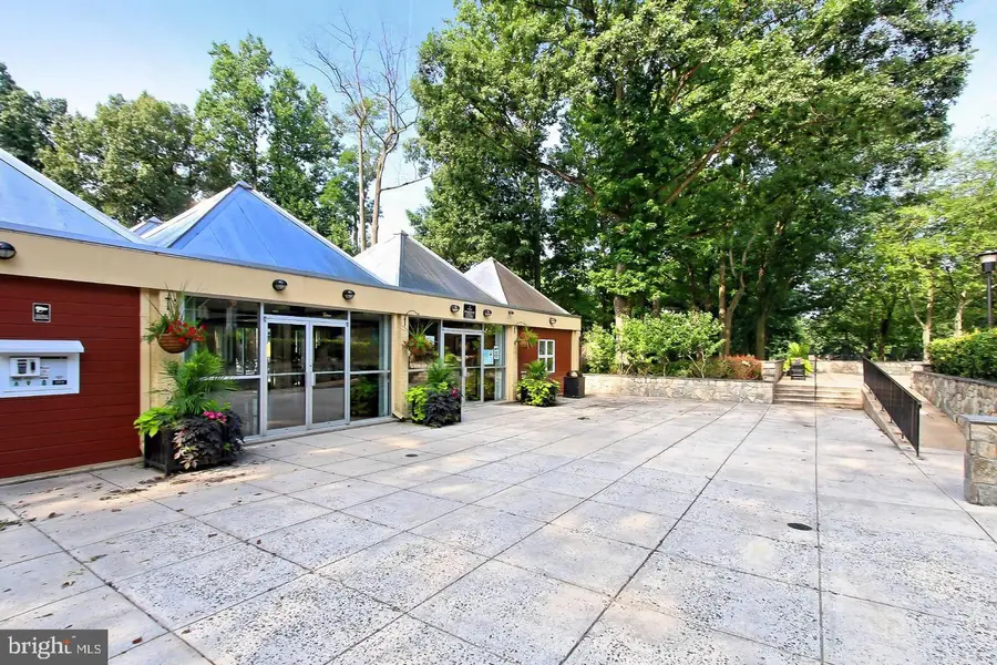 3316 Woodburn Village Dr #23, Annandale, VA 22003 - #2