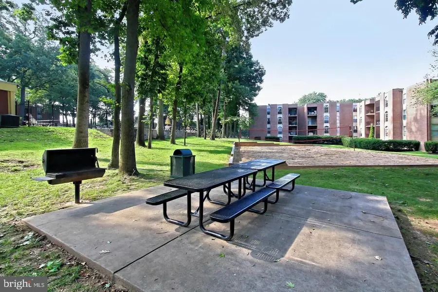 3316 Woodburn Village Dr #23, Annandale, VA 22003 - #3