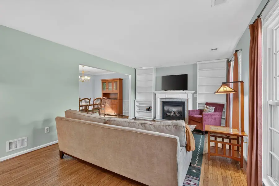 8000 Woodcroft Ct, Dunn Loring, VA 22027 - #2