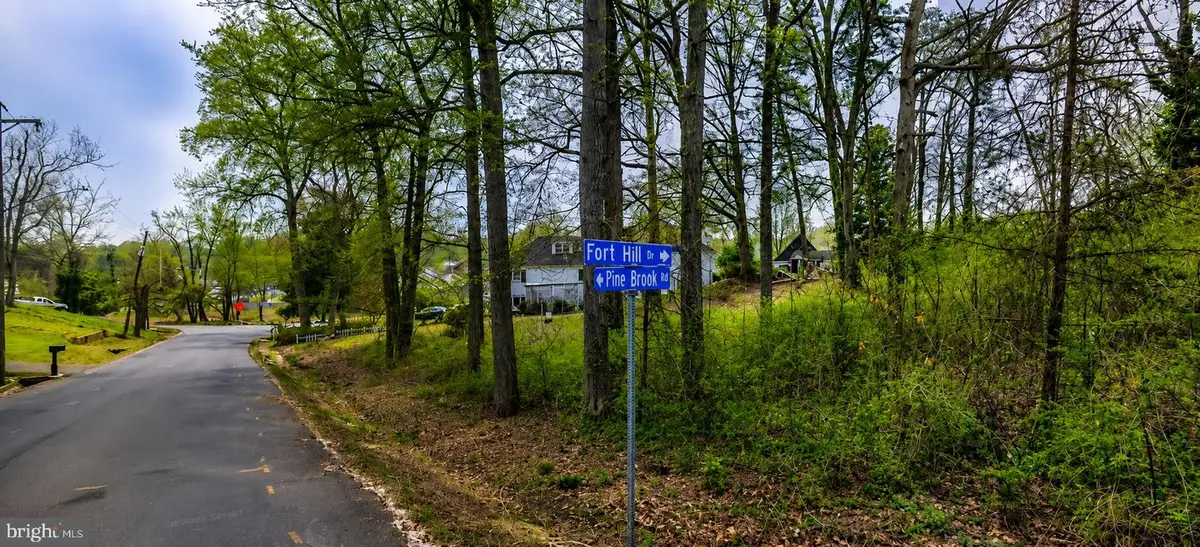 3701 Fort Hill Dr, Alexandria, VA 22310 - #1