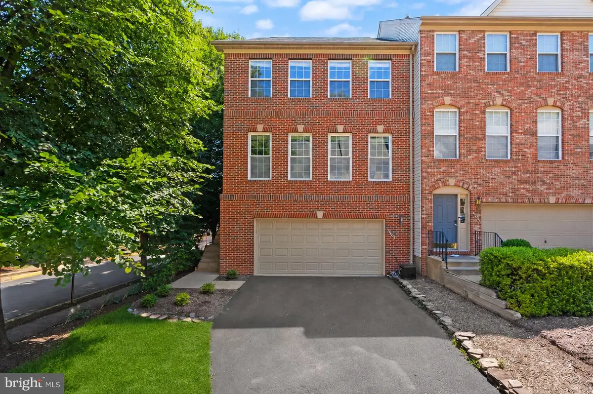 4201 Trumbo Ct, Fairfax, VA 22033 - #1