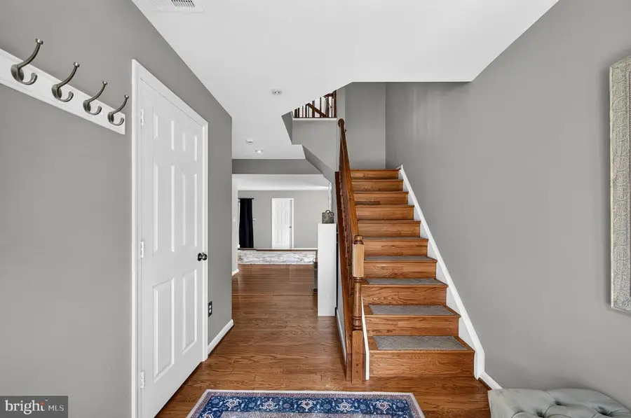 5201 Ballycastle Cir, Alexandria, VA 22315 - #2